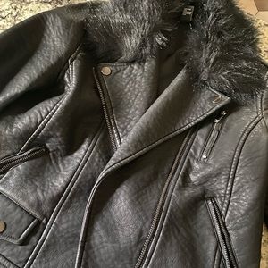 Faux leather moto jacket with removable fur ( black)